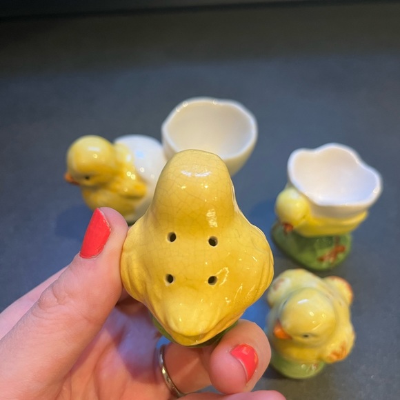 Vintage Easter Chicks, Shakers and Egg Cups - Picture 5 of 16